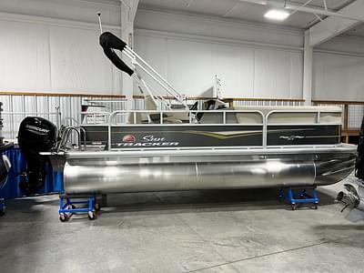 BOATZON | Sun Tracker Party Barge 18 DLX 2024