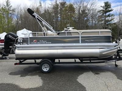 BOATZON | Sun Tracker Party Barge 18 DLX 2024