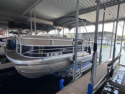 BOATZON | Sun Tracker Party Barge 22 DLX 2019