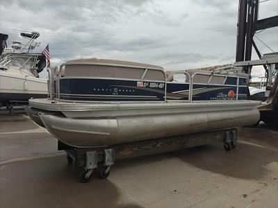 BOATZON | Sun Tracker Party Barge DLX 20 2014