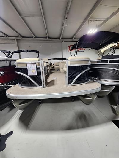 BOATZON | Sun Tracker SportFish 22 DLX 2024