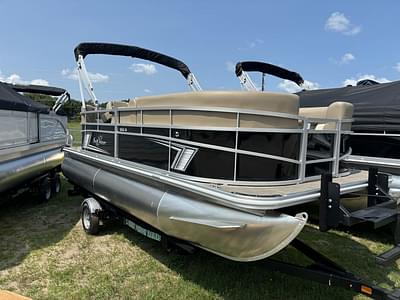 BOATZON | SunChaser 18 LR 50HP BUNK TRAILER 2024