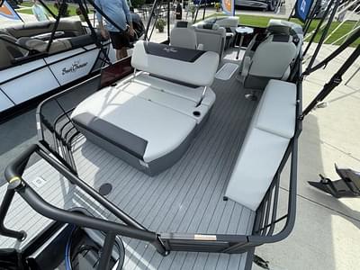 BOATZON | SunChaser 23 SB DH 150HP BUNK TRAILER 2025