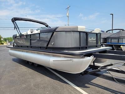 BOATZON | SunChaser Geneva Sport 23 LR DH wPR25 TriToon 2023