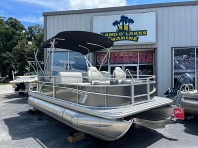 BOATZON | SunChaser Vista 18 Fish 2023