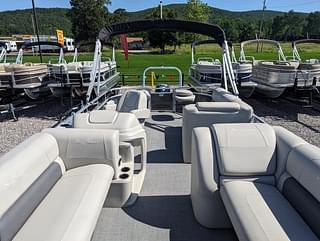 BOATZON | SunChaser Vista 22 Fish 2023