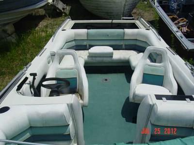 BOATZON | Sylvan Sunchaser 2300 Deckboat Mercruiser cut 1993