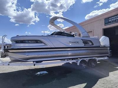 BOATZON | Tahoe Grand Tahoe Carbon Quad Lounge Windshield 25 FT 2025