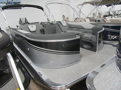 BOATZON | Tahoe Pontoons LTZ Cruise Rear Bench 23 FT 2023