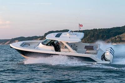 BOATZON | Tiara Yachts 38 LS 2024