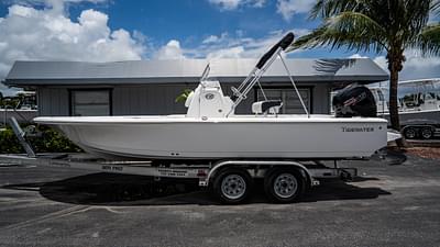 BOATZON | Tidewater 2110 Bay Max 2024