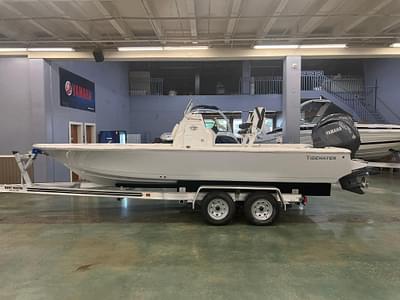 BOATZON | Tidewater 2110 Bay Max 2025