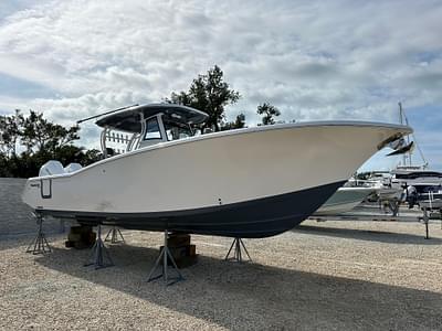 BOATZON | Tidewater 320 CC Adventure 2024