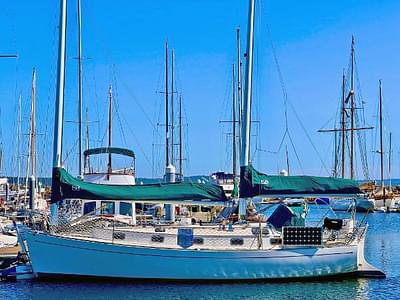 BOATZON | Tillotson-Pearson Freedom 33MKII Cat Ketch 1981