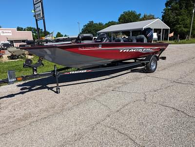 BOATZON | Tracker Pro Team 175 TXW w 60 ELPT FourStroke and Trailer 2022