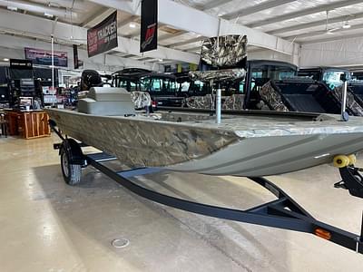 BOATZON | Tracker® Boats G1754SC 2025