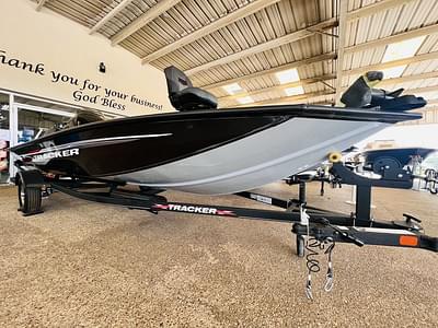 BOATZON | Tracker® Boats Pro Team 190 TX 2024