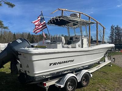 BOATZON | Triumph 23 CENTER CONSOLE