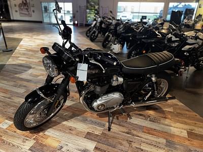 BOATZON | Triumph Bonneville T120 Black Jet Black 2024