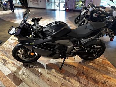 BOATZON | Triumph Daytona 660 Satin GraniteSatin Black 2024