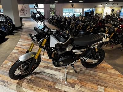 BOATZON | Triumph Scrambler 1200 XE Phantom Black  Storm Grey 2024