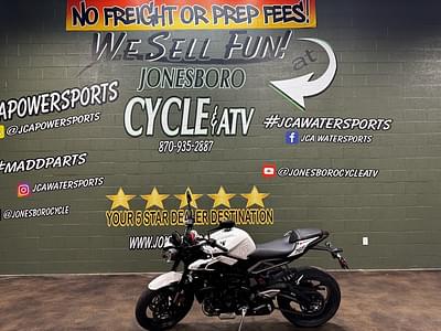 BOATZON | Triumph Street Triple 765 R Crystal White 2024