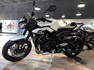 BOATZON | Triumph Street Triple 765 R Crystal White 2024