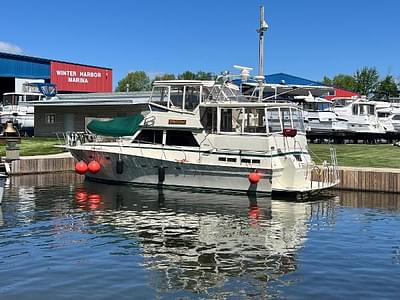 BOATZON | Viking 44 Motor Yacht 1987