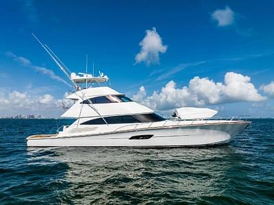 BOATZON | Viking 92 Enclosed Bridge 2021