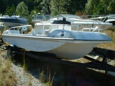 BOATZON | Viking Yachts 160 SI Deckboat Outboard Project Hull 1979