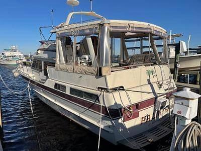 BOATZON | 1985 Vista 40 MotorSundeck Yacht