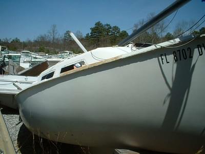 BOATZON | Wellcraft 19 Starwind Sailboat 1983