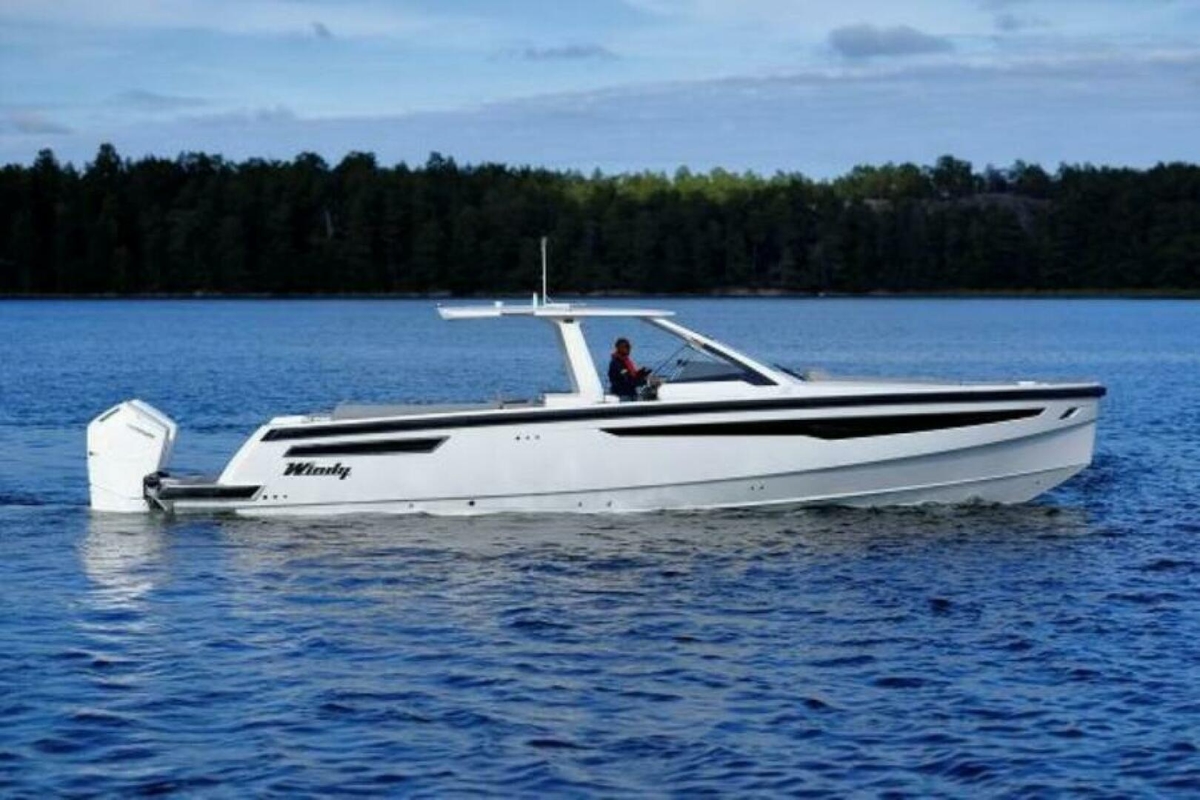 2025 Windy SR44SX - Sold Boat
