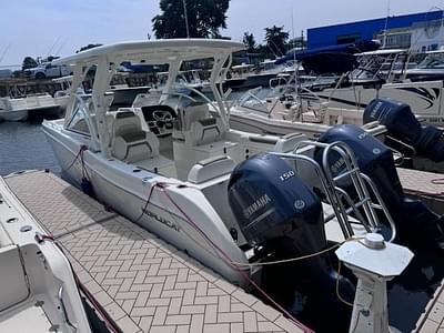 BOATZON | World Cat 255 DC 2022