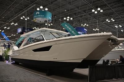 BOATZON | 2023 World Cat 400DC-X