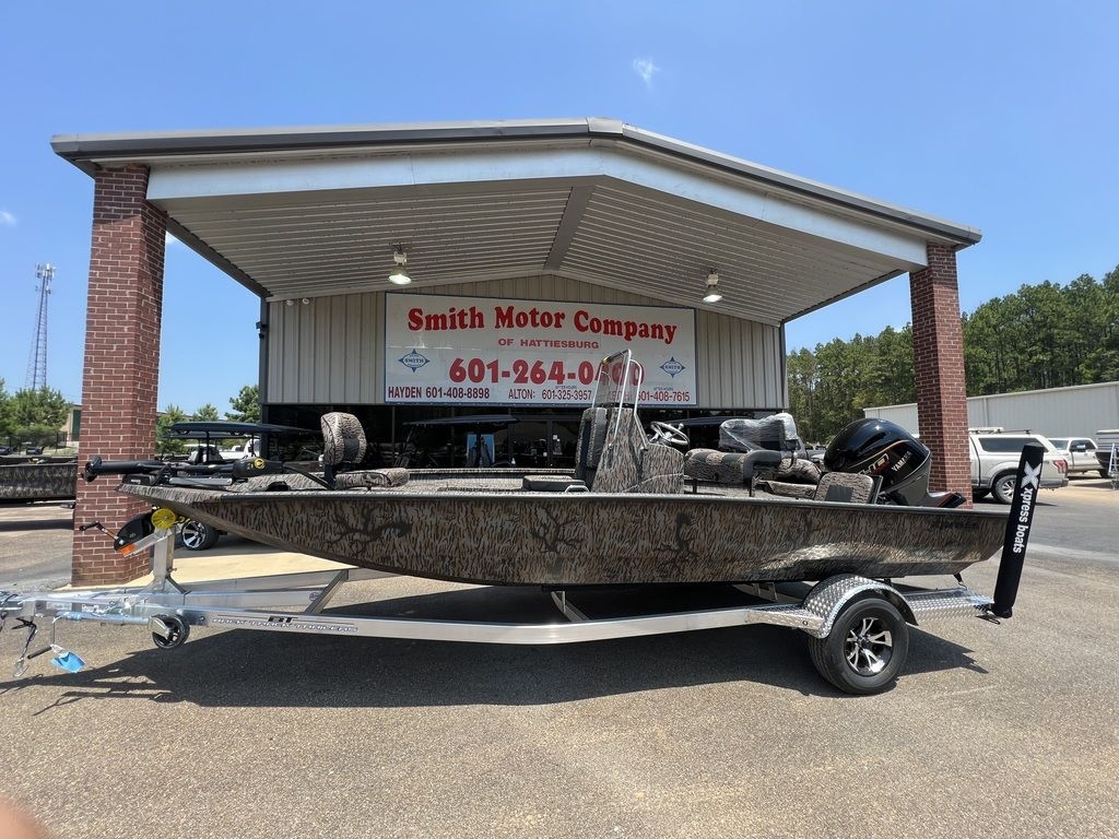 2025 Xpress H20B - Sold Boat