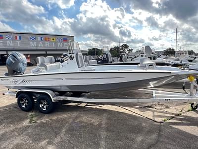 BOATZON | Xpress H22B HYPERLIFT BAY 2025