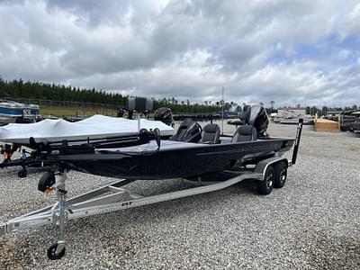 BOATZON | Xpress HyperLift Series H20 BASS 2025