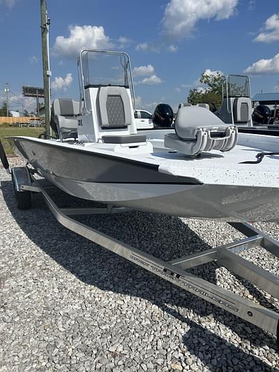 BOATZON | Xpress HyperLift Series H20B NEW CONSOLE 2025