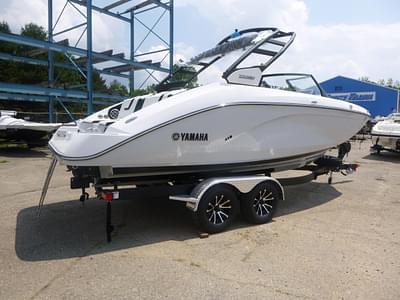 BOATZON | Yamaha Boats 222SD 2024