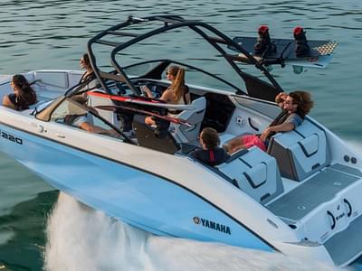 BOATZON | Yamaha Boats 222SE 2025