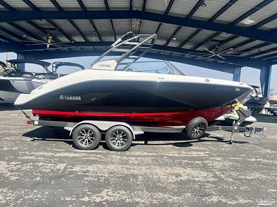 BOATZON | Yamaha Boats 222SE 2025