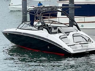 BOATZON | 2017 Yamaha Boats 242 Limited S