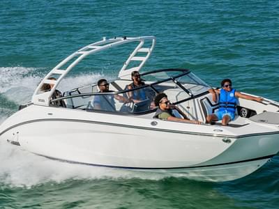 BOATZON | Yamaha Boats 252S 2025