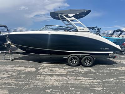 BOATZON | 2024 Yamaha Boats 252SE
