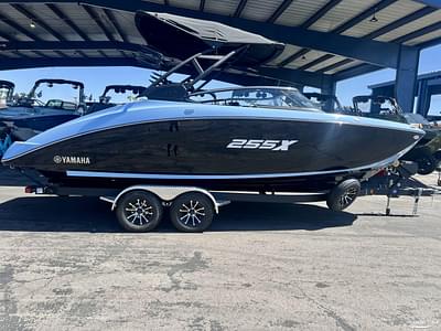 BOATZON | Yamaha Boats 255XD 2025