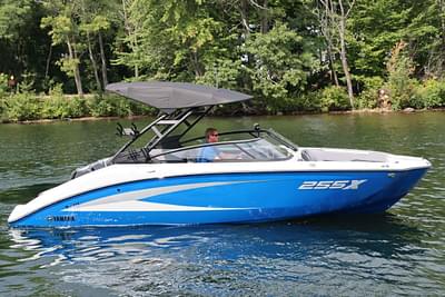 BOATZON | Yamaha Boats 255XD 2025