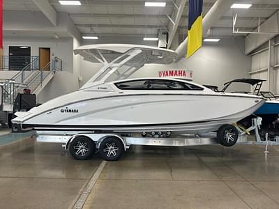 BOATZON | Yamaha Boats 275SD 2024