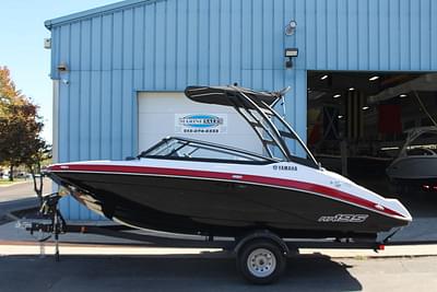 BOATZON | Yamaha Boats AR195 2025