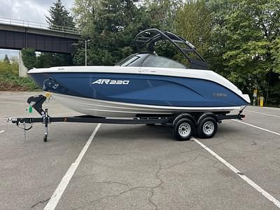 BOATZON | Yamaha Boats AR220 2025